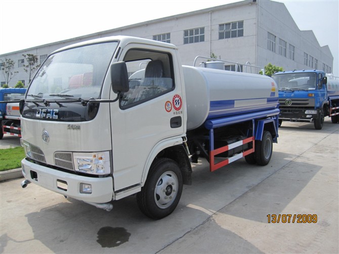 東風(fēng)5方灑水車 東風(fēng)5方灑水車報價 東風(fēng)5方灑水車生產(chǎn)廠家