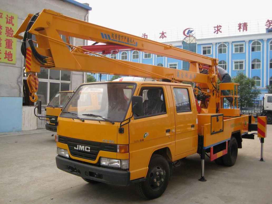 東風(fēng)高空作業(yè)車廠家 高空作業(yè)車廠家價(jià)格 12米高空作業(yè)車報(bào)價(jià)
