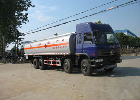 廣東清遠(yuǎn)12噸大型油罐車 石油運(yùn)輸車多少錢？湖北程力廠家咨詢！