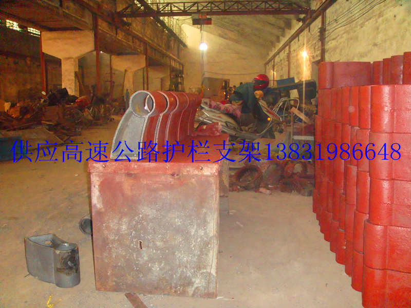 高速公路護(hù)欄支架