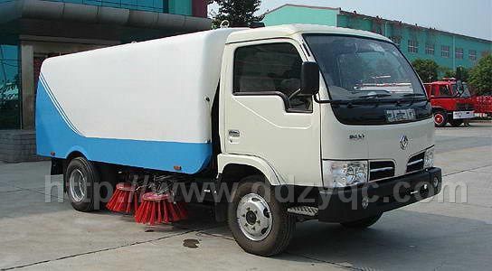 東風金霸環(huán)衛(wèi)掃路車 掃路車價格 掃路車參數(shù)圖片 湖北掃路車廠家直銷