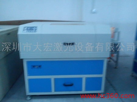 玻璃工藝制鏡激光切割機(jī)，激光切膜機(jī)