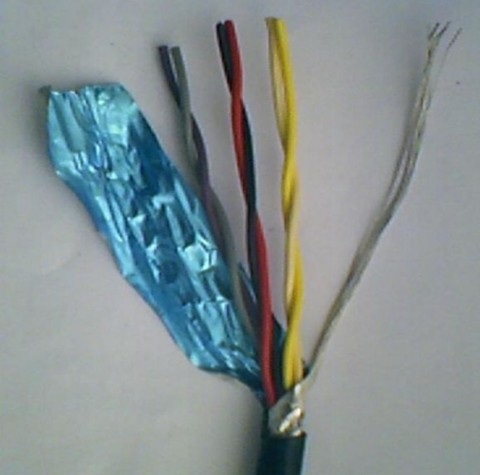 屏蔽計算機電纜