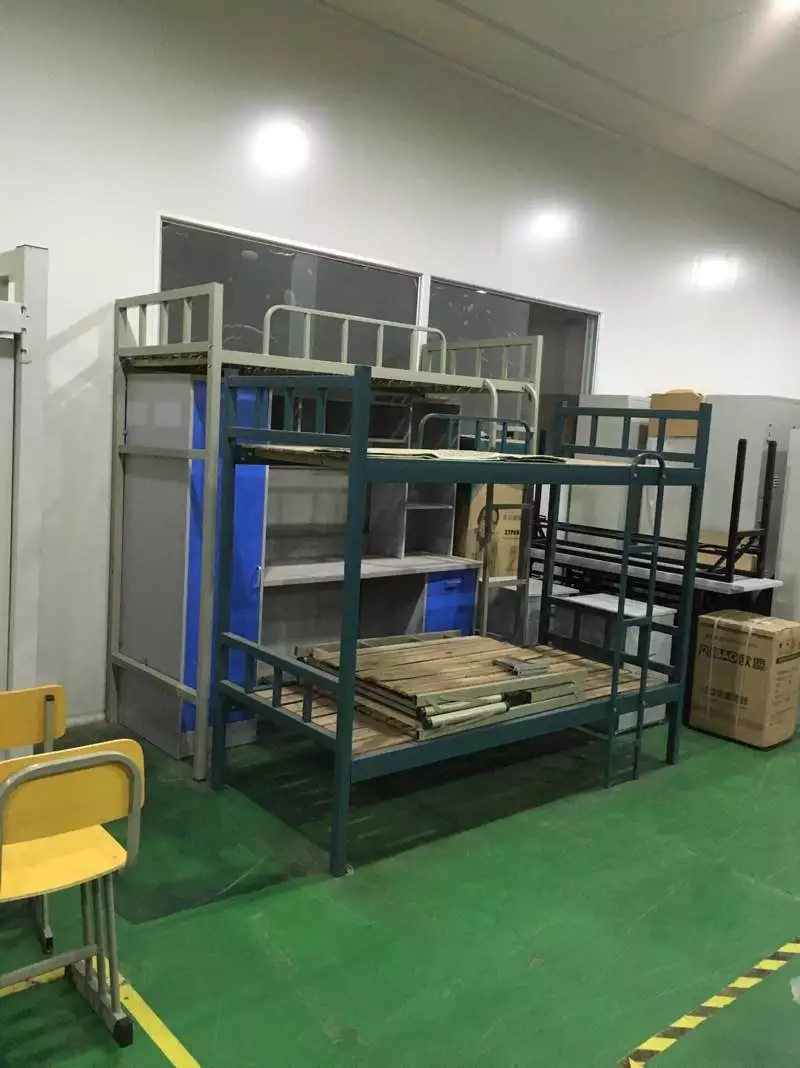合肥板式辦公老板桌 高檔大班臺(tái) 鋼架主管桌出售