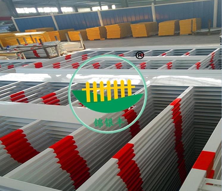 建筑工地警示圍欄  白鋼護欄  現(xiàn)貨 金屬護欄 新鄉(xiāng)銀豐護欄