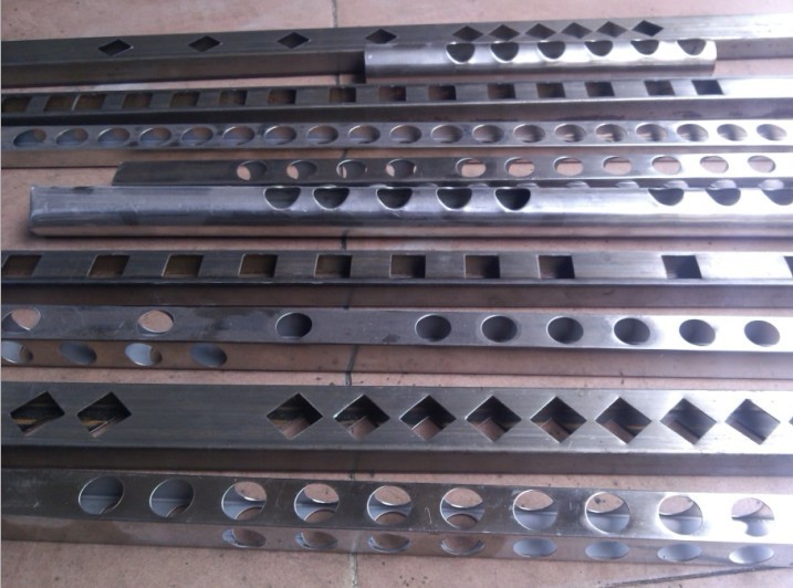 供應(yīng)開平不銹鋼沖孔機(jī)-銀江不銹鋼自動沖孔機(jī)實(shí)力品牌