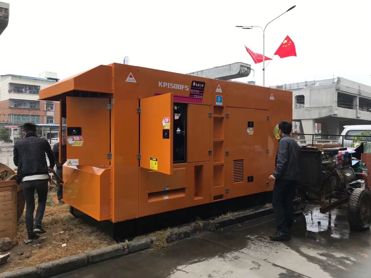 柳州二手發(fā)電機出租《圖》柳州回收維修保養(yǎng)發(fā)電機