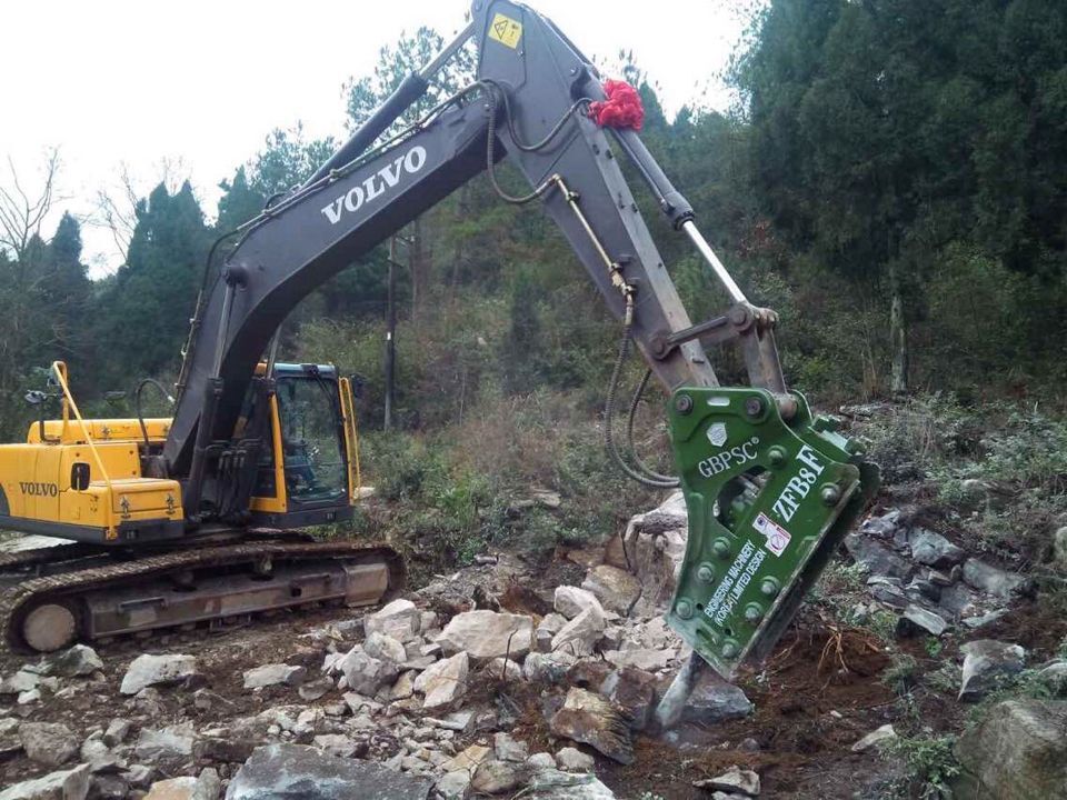 韓國工兵破碎錘ZFB8F 進(jìn)口機(jī)芯帶蓄能器140毫米