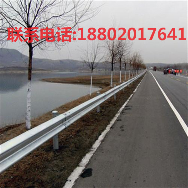 廣東托架式波形護(hù)欄定做 湛江道路防撞欄供應(yīng) 陵水三波護(hù)欄價格