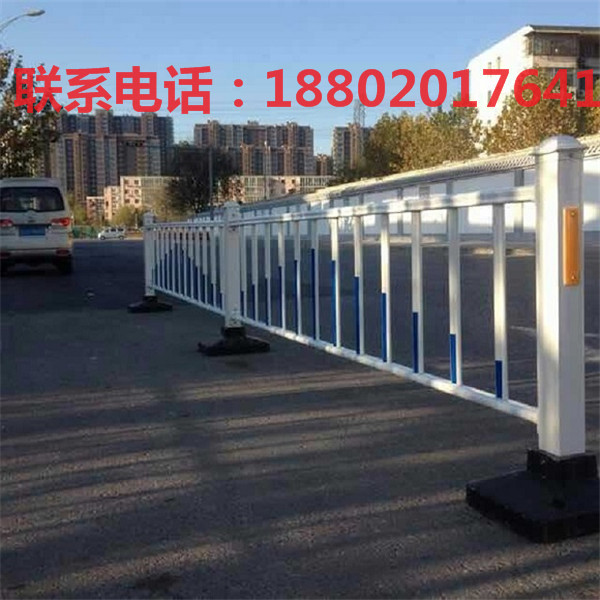 臨高市政護(hù)欄熱銷 萬寧公路隔離欄 交通防護(hù)欄供應(yīng)