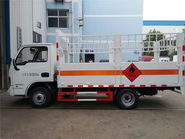 危貨品專用車，小型鋼瓶車，氣瓶車。廂式車