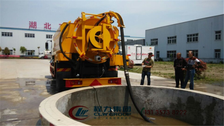 荊州8立方清洗吸污聯(lián)合車視頻