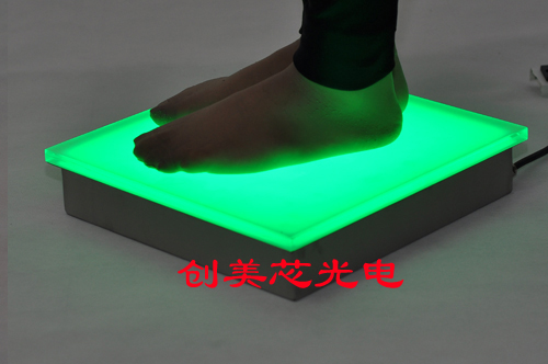 LED互動感應(yīng)地磚_廣場感應(yīng)地磚燈_公園感應(yīng)發(fā)光磚