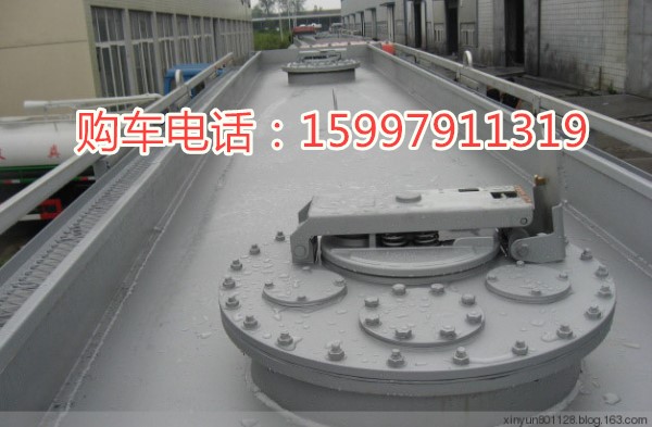重汽豪沃前四后八運油車包上戶