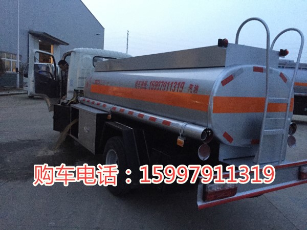 重汽豪沃前四后八運(yùn)油車多少錢