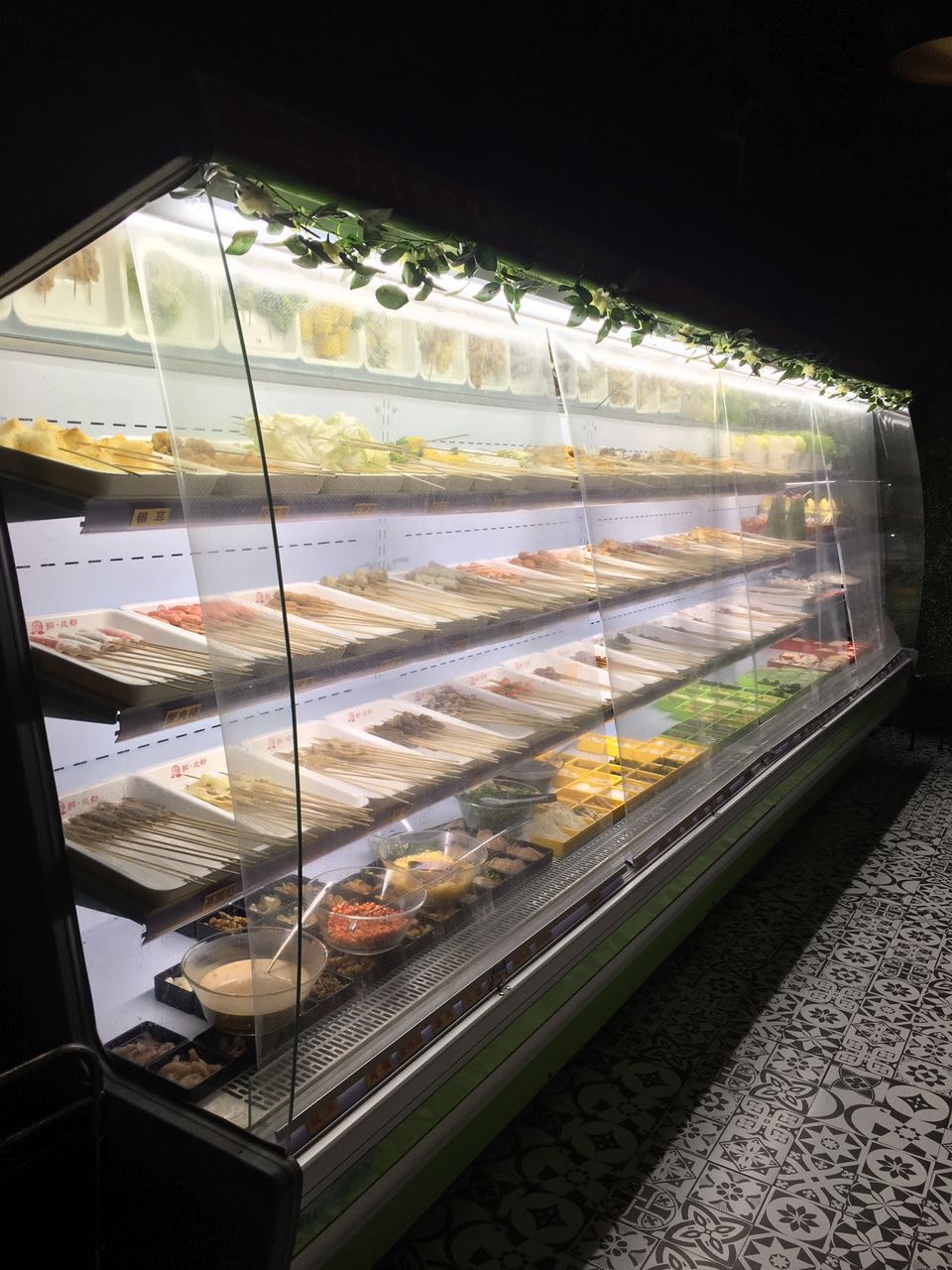 鄭州加濕柜品牌展示柜冷風(fēng)柜展示柜安裝上門安裝