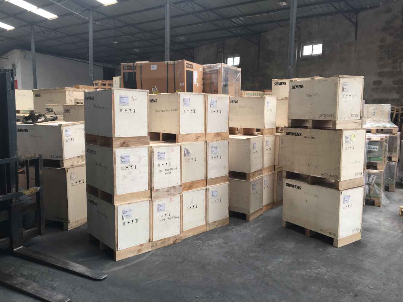 西門(mén)子貝得變頻調(diào)速三相異步電機(jī) YVF2-180L-4 22KW 原裝正品