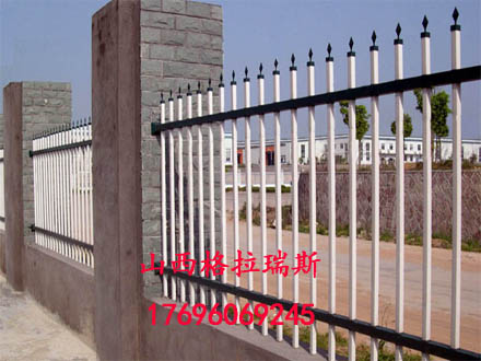 現(xiàn)貨供應(yīng)太原陽曲婁煩廠區(qū)圍墻鋅鋼護(hù)欄 鐵藝欄桿 柵欄圍欄
