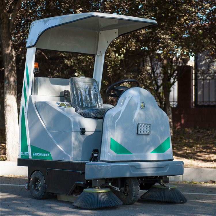 天津小林牌XLS-1500電動掃地車工廠車間地面粉塵清掃保潔設(shè)備