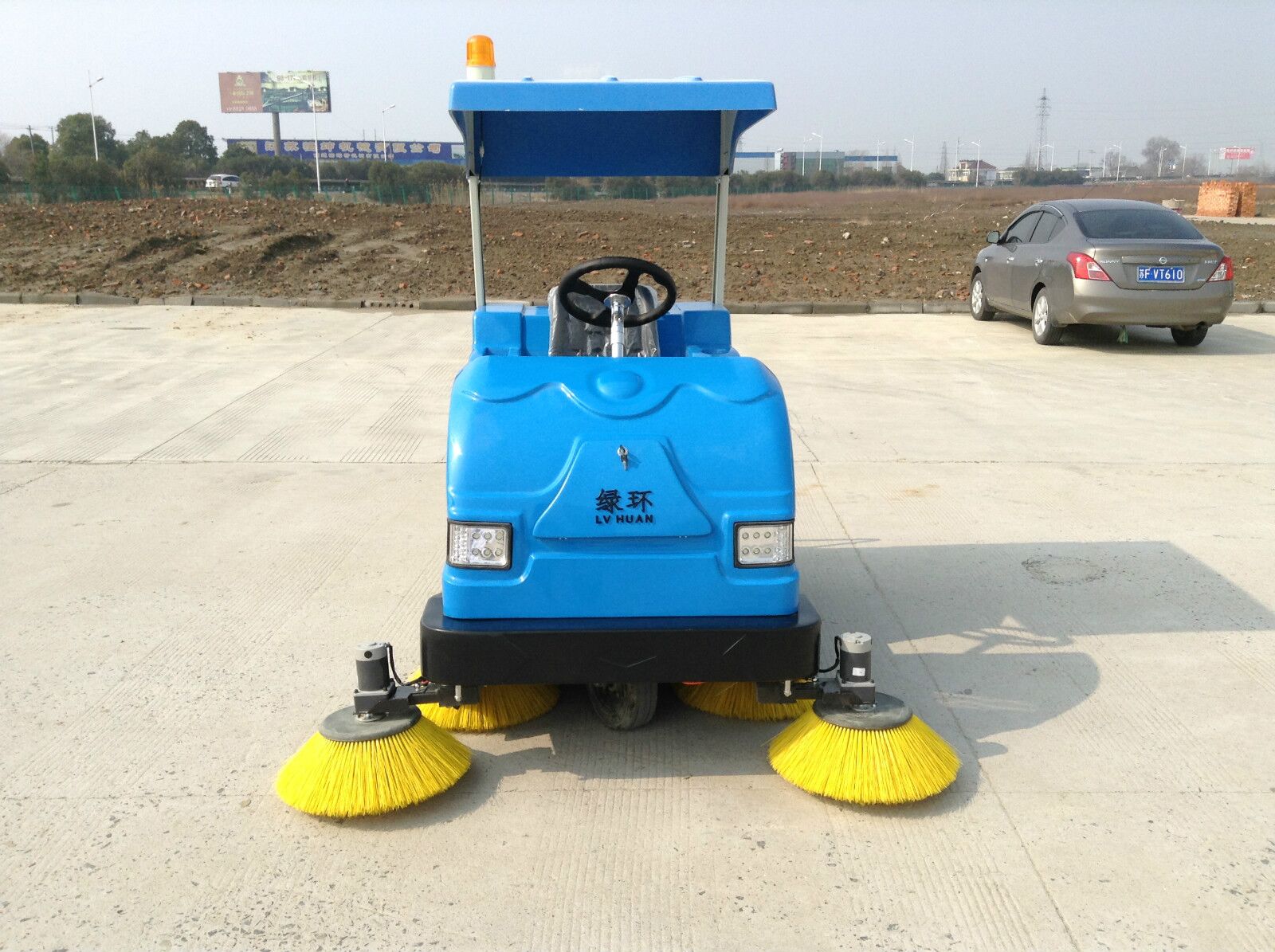 西安小區(qū)駕駛式掃地機，物業(yè)公司用掃地機，綠環(huán)LN-1760掃地機