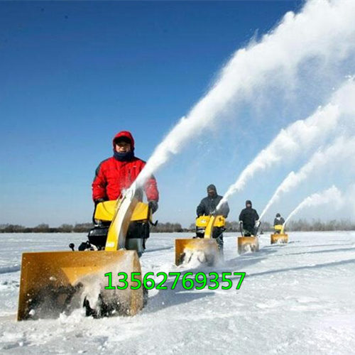 一直備受寵愛(ài)滾刷式掃雪機(jī)多功能除雪車