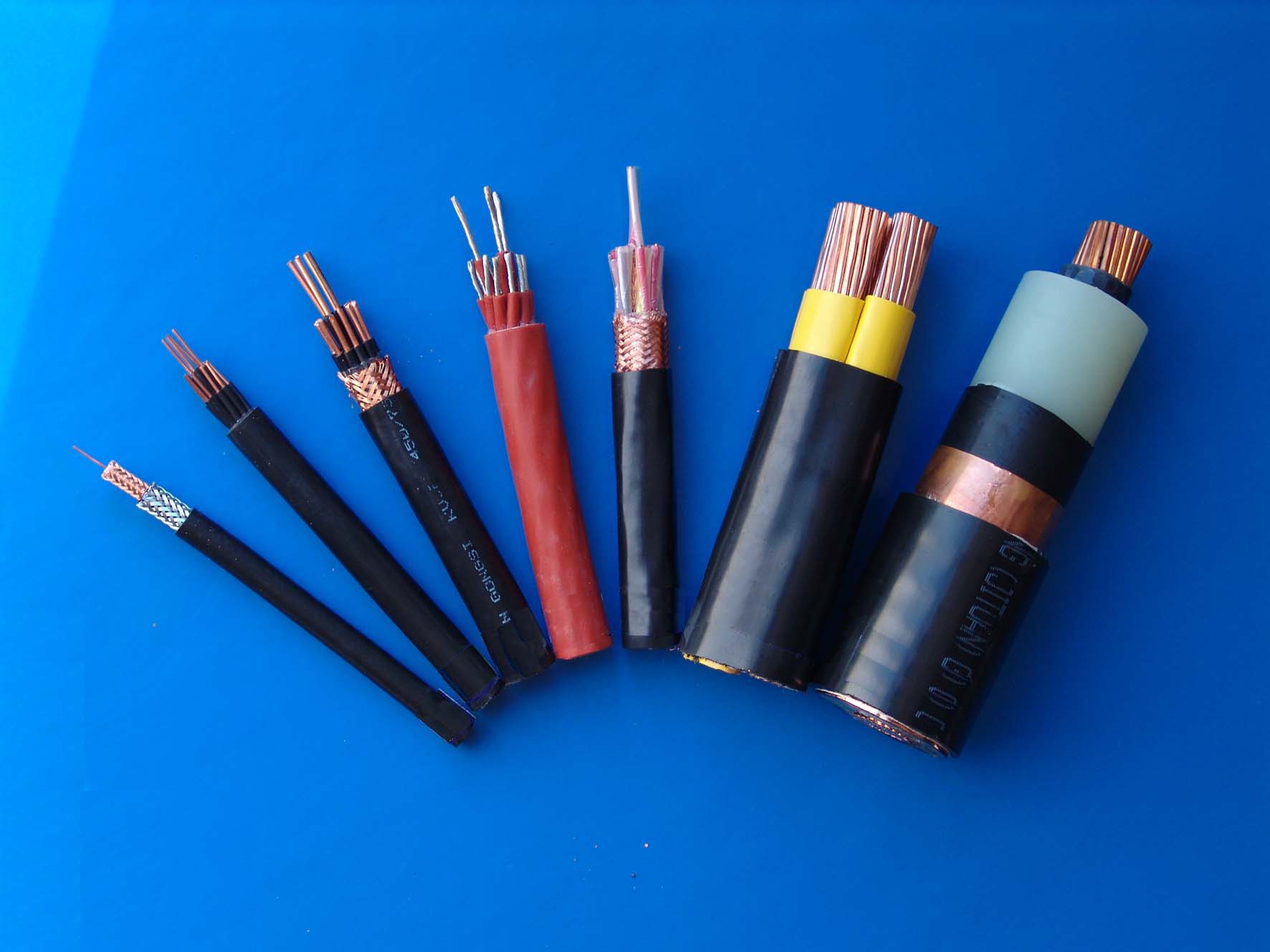 銅芯無鹵低煙阻燃聚烴絕緣聚氯乙烯護套控制軟電纜