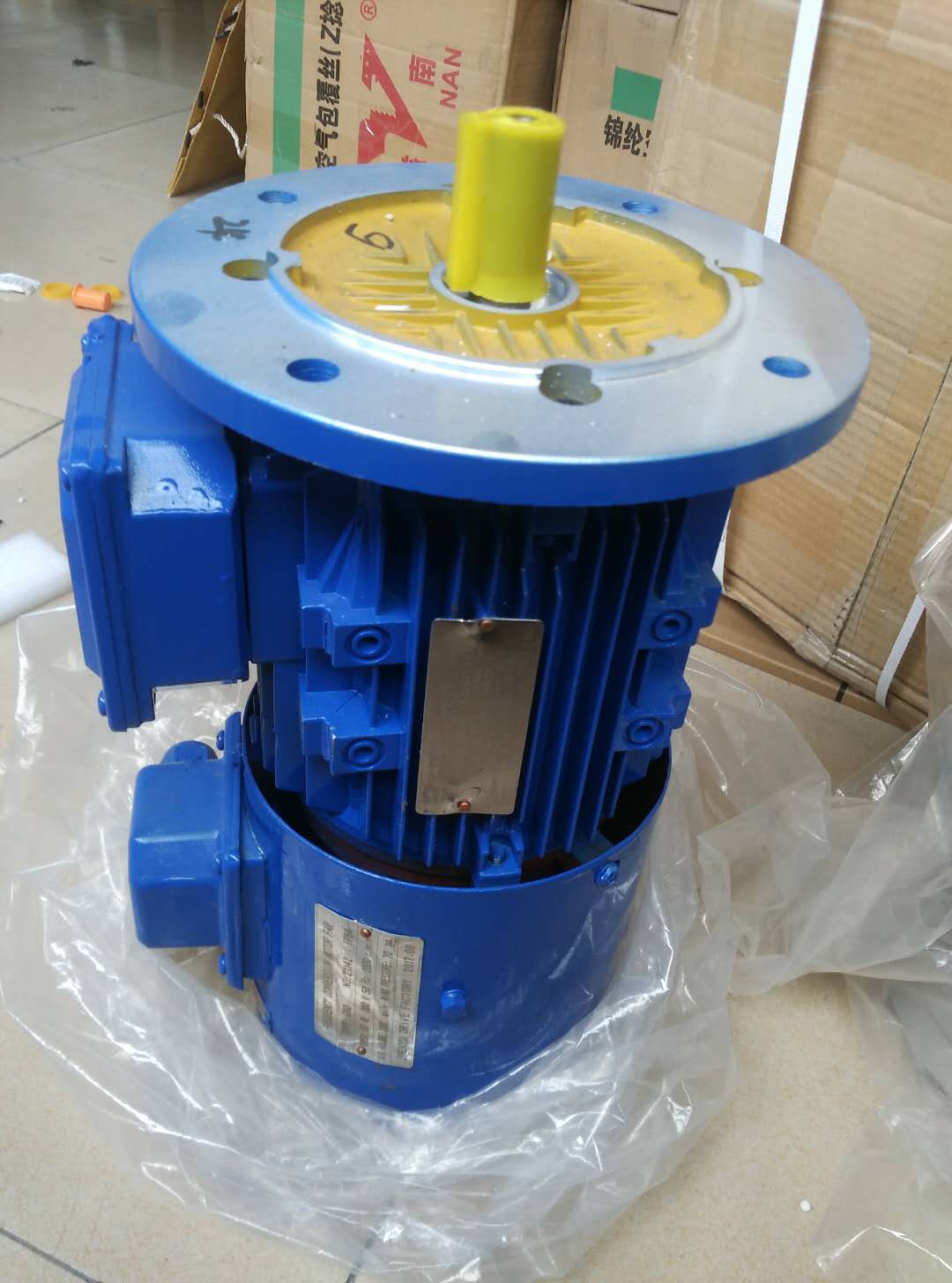 三相交流電機(jī)，也稱異步電機(jī)380V廣泛用于UV涂裝生產(chǎn)線設(shè)備，砂光機(jī)