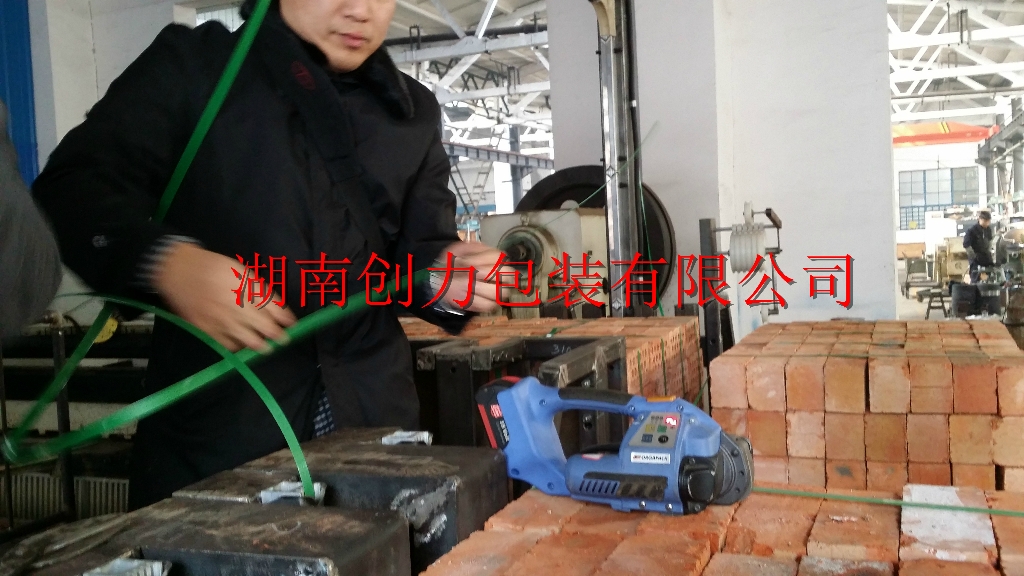 免燒磚廠(chǎng)  免燒磚廠(chǎng)磚塊打包機(jī) 免燒磚廠(chǎng)磚塊電動(dòng)打包機(jī)生產(chǎn)廠(chǎng)家