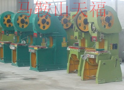 W11-6*1500卷板機(jī)報(bào)價(jià)，江西3/1500卷板機(jī)報(bào)價(jià)