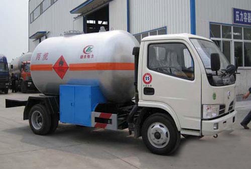 中國大型半掛液化氣運(yùn)輸車價格