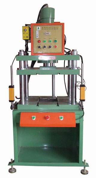30噸四柱油壓機(jī)，壓鑄品沖邊機(jī)，水口沖切機(jī)