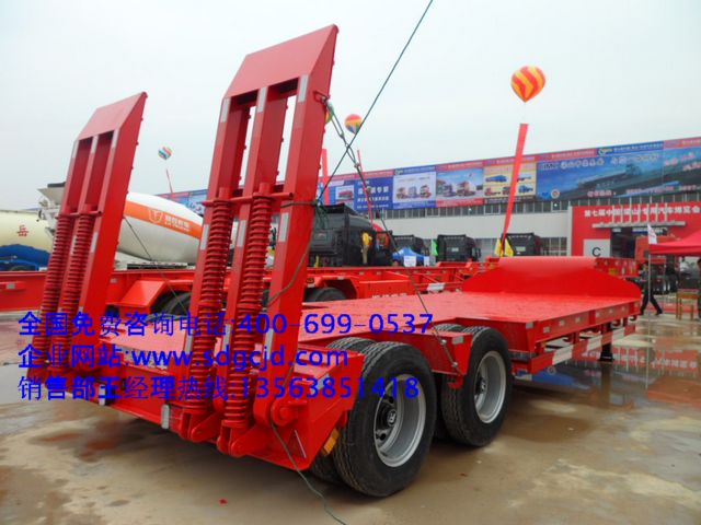 兩橋低平板半掛車(chē)圖片-11米低平板運(yùn)輸車(chē)價(jià)格報(bào)價(jià)-梁山兩軸重型低平板多少錢(qián)