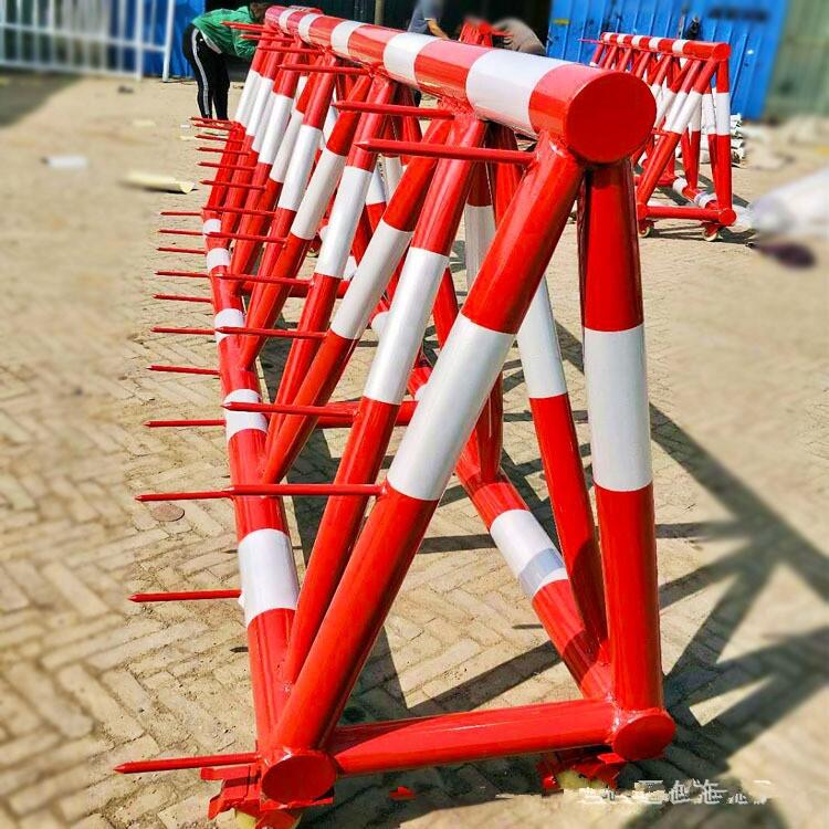 機(jī)關(guān)學(xué)校門口拒馬移動護(hù)欄成都廠家?guī)Т叹荞R防撞護(hù)欄
