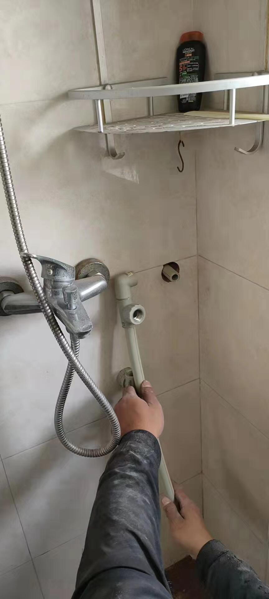 南京建鄴區(qū)奧體馬桶漏水維修，拆裝馬桶，水龍頭維修安裝