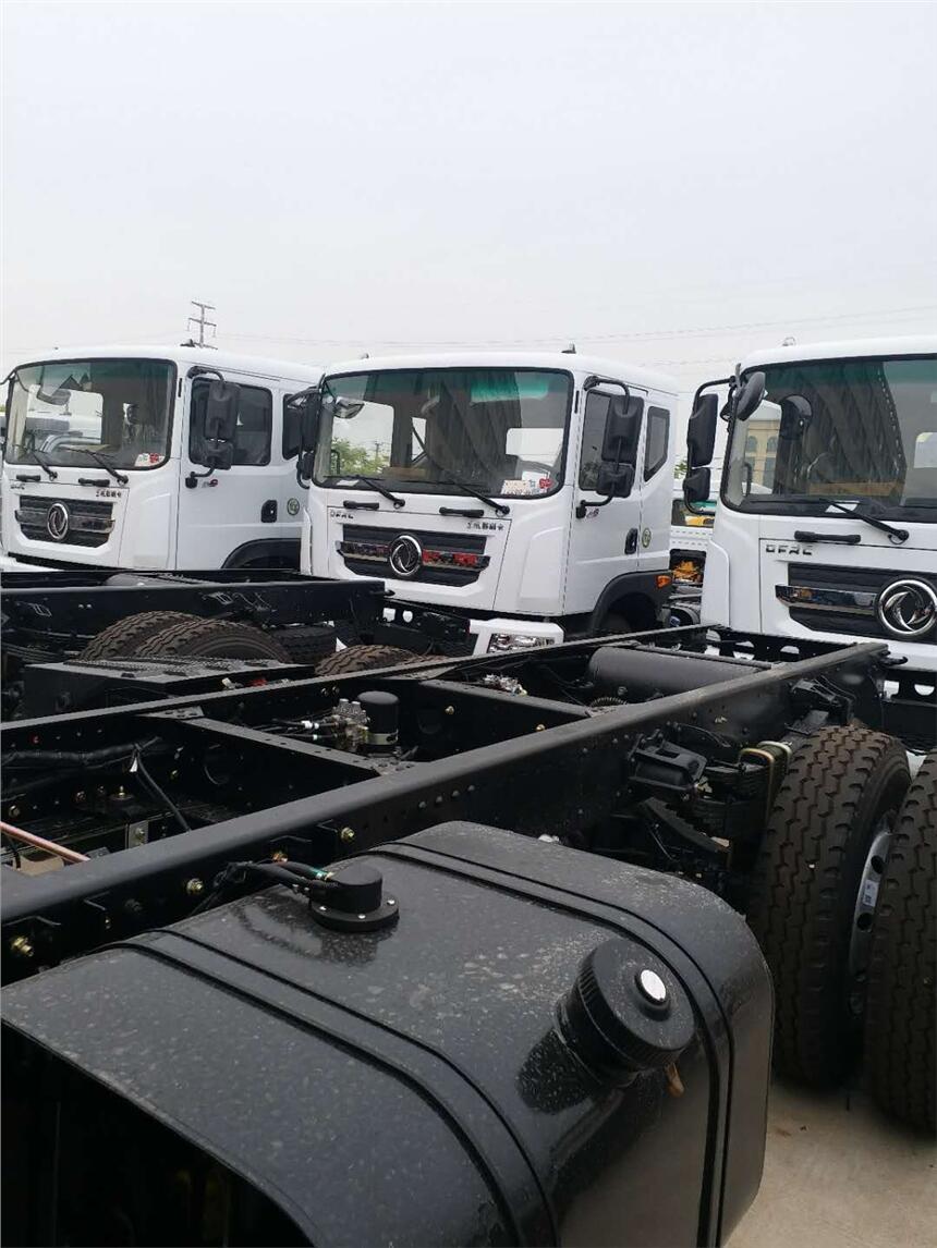 東風(fēng)天錦底盤灑水車  油罐車 高壓清洗車 掃地車廠家直銷