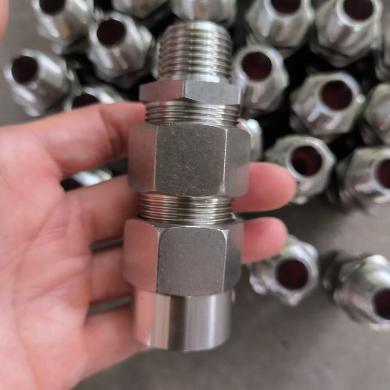 防爆電纜夾緊密封接頭鎧裝格蘭頭1/2NPT外
