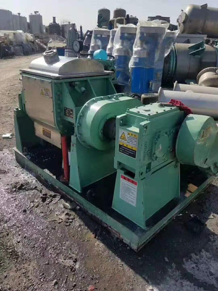 威海出售二手真空捏合機(jī)，九成新二手翻缸卸料捏合機(jī)