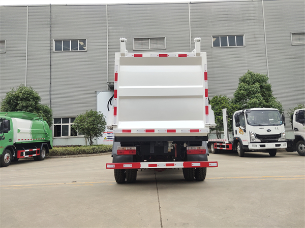 多利卡餐廚垃圾車_藍牌餐廚垃圾車大圖