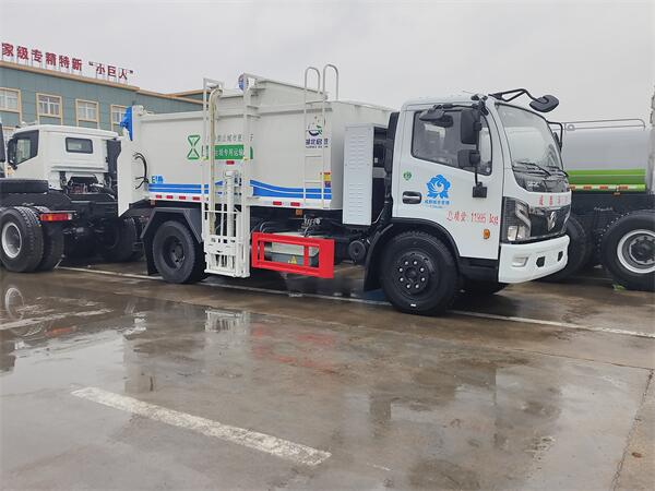 新能源藍(lán)牌潲水回收車混動(dòng)潲水回收車噴粉工藝經(jīng)久耐用氣動(dòng)開關(guān)操作簡(jiǎn)單的特點(diǎn)