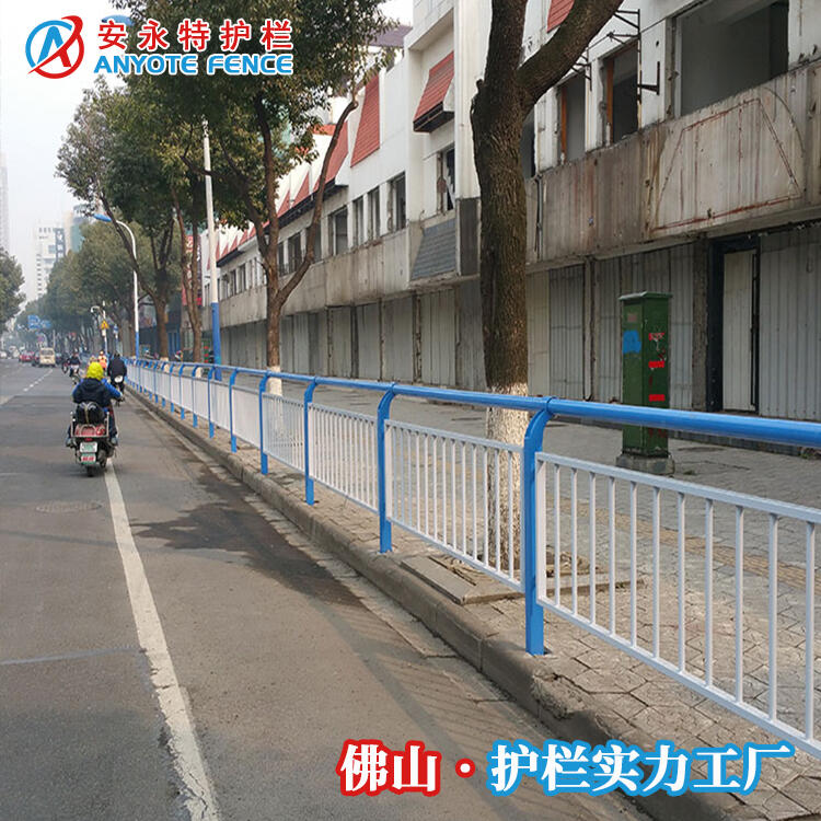 中山人行道護(hù)欄 機(jī)非菊花分隔欄 小欖市政黑色欄桿廠家