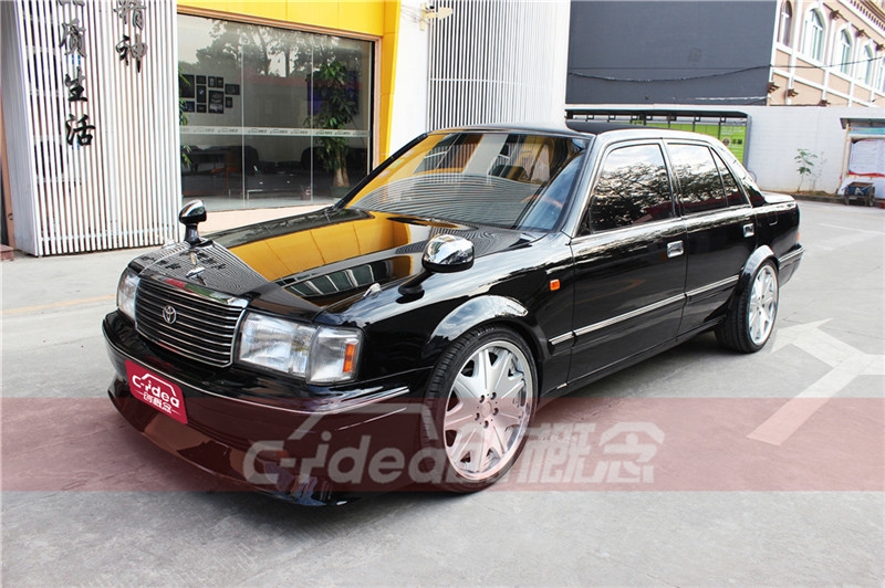 深圳創(chuàng)概念豐田皇冠室內(nèi)改裝全車(chē)真皮座椅、頂棚滿(mǎn)天星