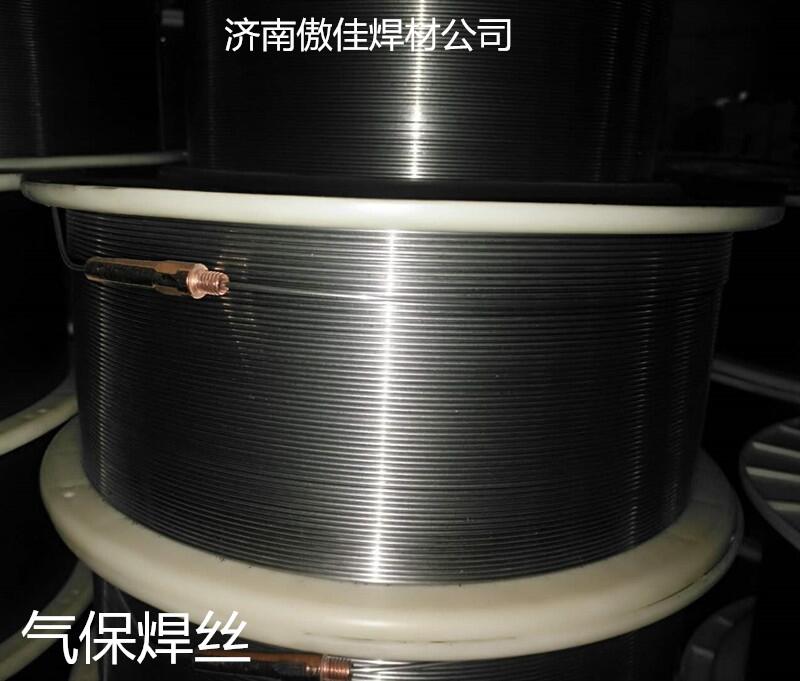 耐磨焊絲旋耕刀磨損研制出旋耕刀片耐磨焊絲堆焊后大大提高旋耕刀使用壽命，