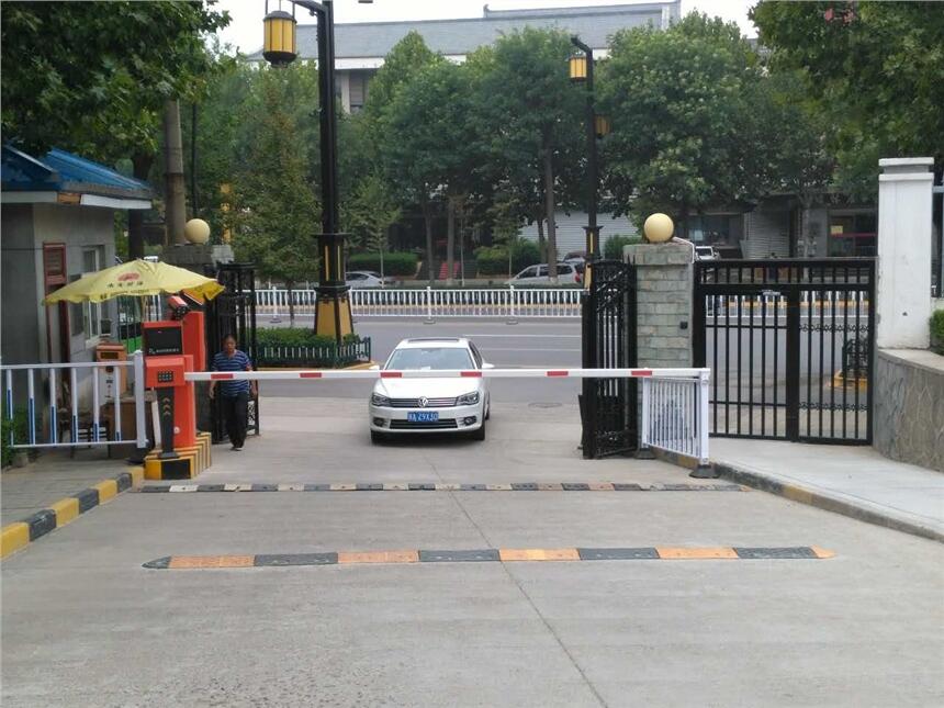 西安車輛識別智能空降閘01