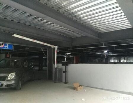 商場(chǎng)車輛出入收費(fèi)設(shè)備02
