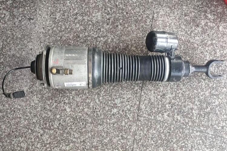 賓利飛馳減震器 下擺臂 雨刮連動桿 水泵 冷疑器