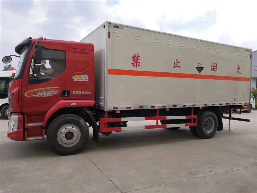 鄭州腐蝕性物品廂式運(yùn)輸車—廂式危險(xiǎn)品貨車工廠直銷