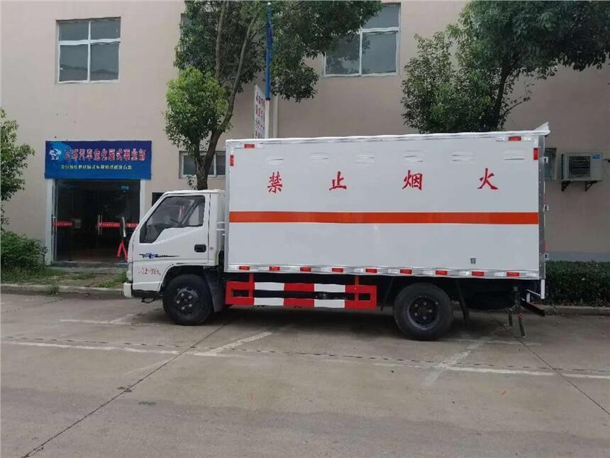 腐蝕性物品廂式運(yùn)輸車—危險品廂式運(yùn)輸車—甘肅危貨車運(yùn)輸公司