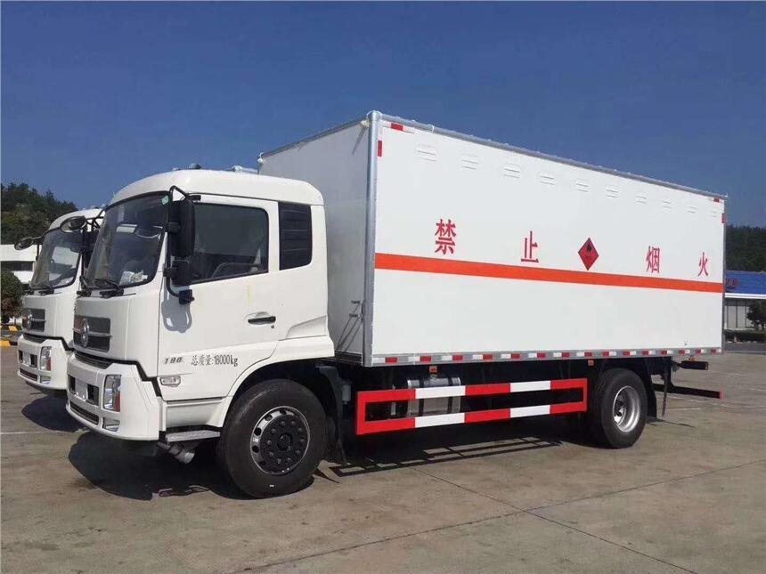危貨運(yùn)輸車(chē)_易燃液體廂式運(yùn)輸車(chē)_遼寧工廠圖片大全
