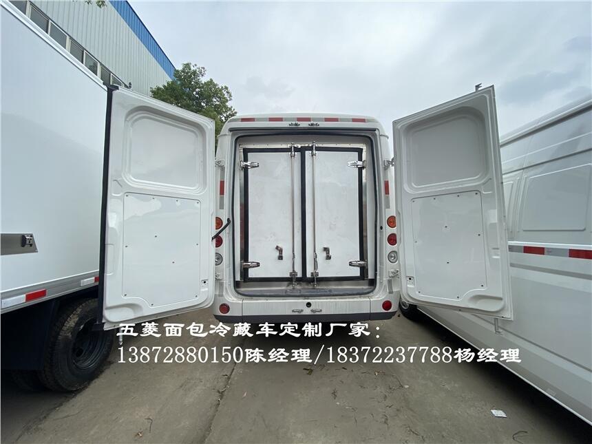 豪沃牌帶尾板冷鏈車聯(lián)系電話