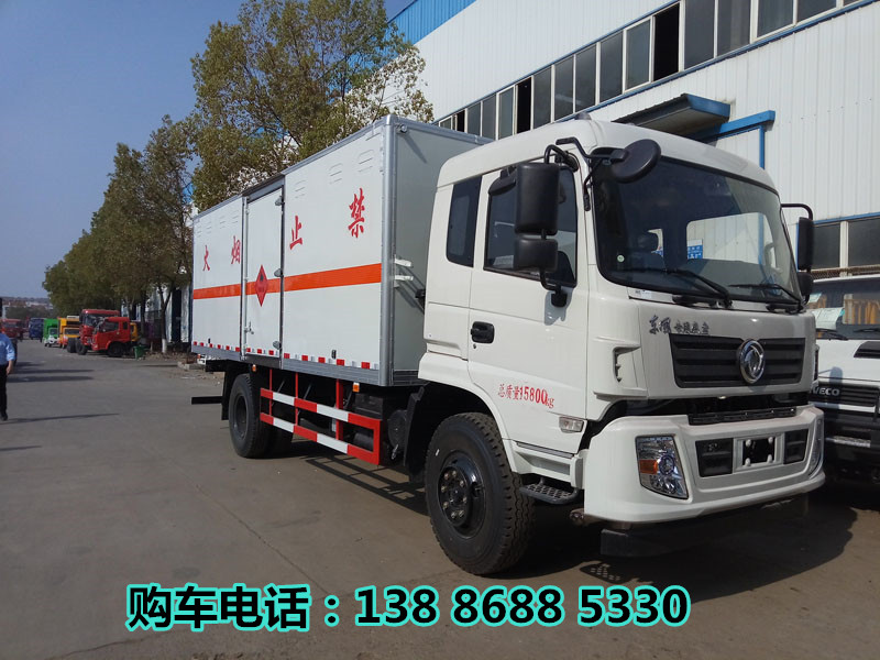 東風(fēng)6.1米9噸易燃液體廂式運(yùn)輸車